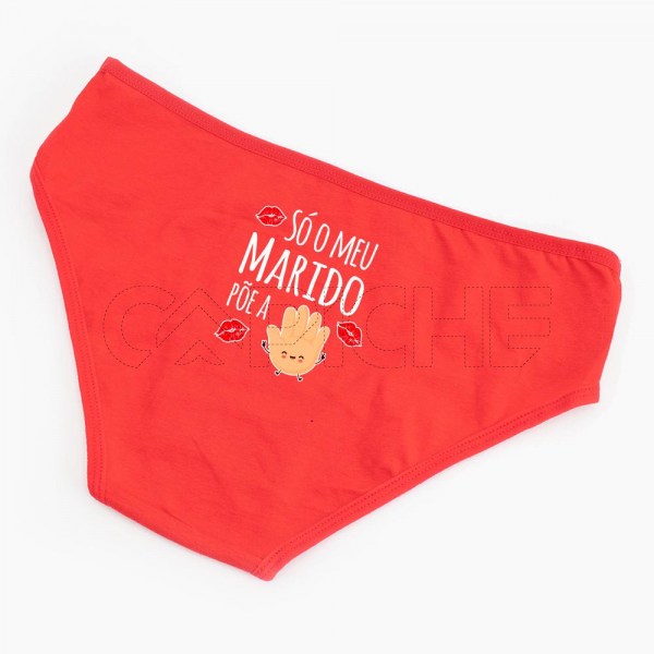 Cueca Normal Mulher Põe a Mão